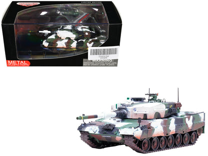 Leopard 2A4 Main Battle Tank with Snorkel "Winter Camouflage" German Army "Armor Premium" Series 1/72 Diecast Model by Panzerkampf