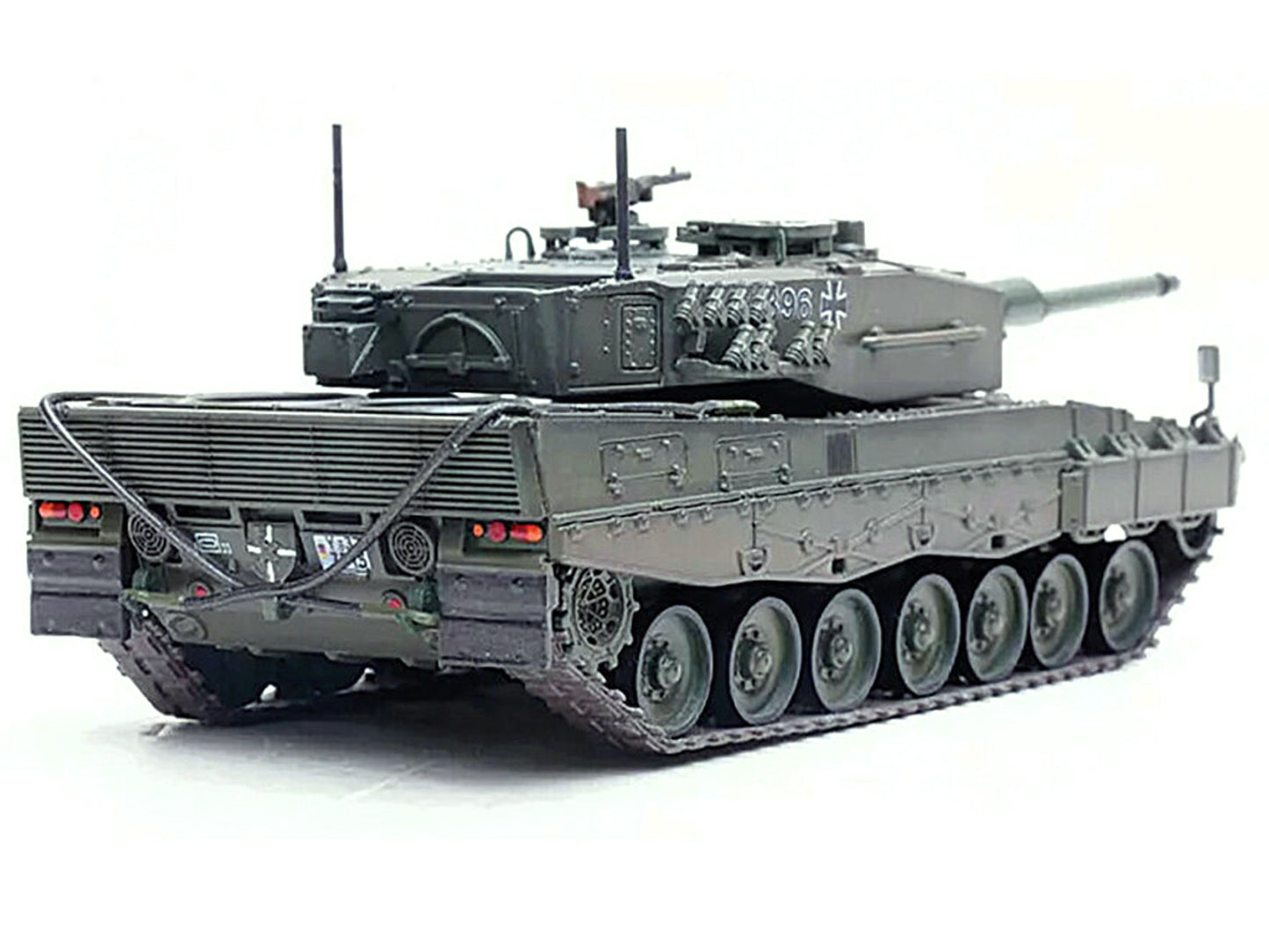 Leopard 2A4 Main Battle Tank with Snorkel "Green Camouflage" German Army "Armor Premium" Series 1/72 Diecast Model by Panzerkampf