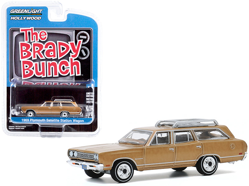 1969 Plymouth Satellite Station Wagon with Roof Rack Gold (Carol Brady's) "The Brady Bunch" (1969-1974) TV Series "Hollywood Series" Release 29 1/64 Diecast Model Car by Greenlight