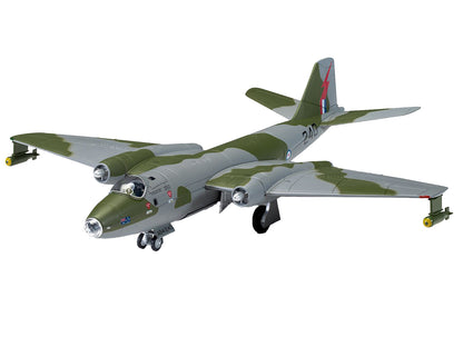 GAF Canberra Mk.20 Bomber Aircraft "A84-240 USAF 35th Tactical Fighter Wing Phan Rang Air Base Vietnam War" (1969) Royal Australian Air Force "The Aviation Archive" Series 1/72 Diecast Model by Corgi