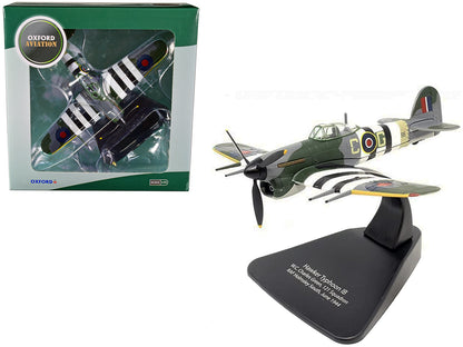 Hawker Typhoon 1B War Plane W.C. Charles Green 121 Squadron RAF Holmsley South (June 1944) "Oxford Aviation" Series 1/72 Diecast Model Airplane by Oxford Diecast