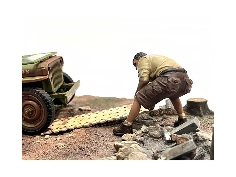 "4X4 Mechanic" Figure 2 with Board Accessory for 1/18 Scale Models by American Diorama