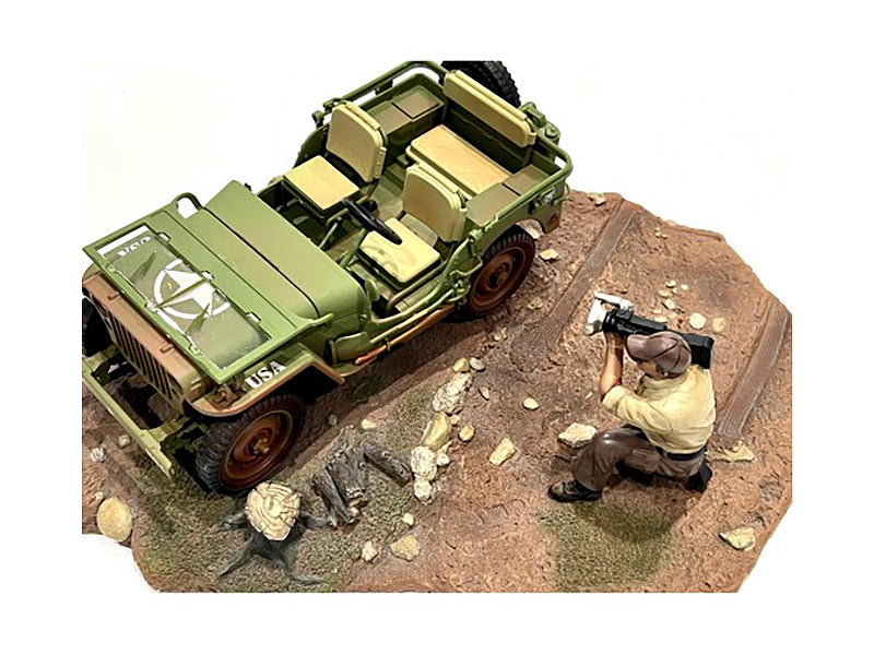 "4X4 Mechanic" Figure 7 for 1/18 Scale Models by American Diorama