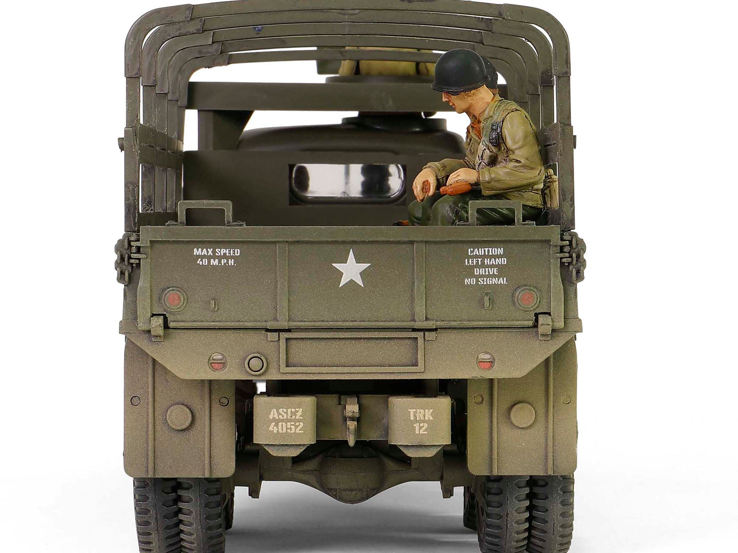 GMC CCKW-353B Cargo Truck "1st Infantry Division Weymouth England World War II" (1945) United States Army with Figures "Armoured Fighting Vehicle" Series 1/32 Diecast Model by Forces of Valor