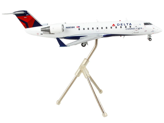 Bombardier CRJ200 Commercial Aircraft "Delta Air Lines - Delta Connection" White with Blue and Red Tail "Gemini 200" Series 1/200 Diecast Model Airplane by GeminiJets