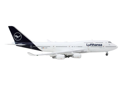 Boeing 747-400 Commercial Aircraft "Lufthansa" (D-ABVY) White with Dark Blue Tail 1/400 Diecast Model Airplane by GeminiJets