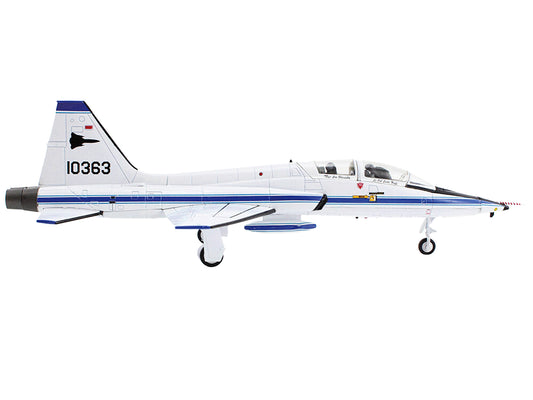 Northrop T-38A Talon Trainer Aircraft "65-10363 Air Force Plant 42 Palmdale CA" (1984) United States Air Force "Air Power Series" 1/72 Diecast Model by Hobby Master