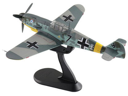 Messerschmitt Bf 109F-2 Fighter Aircraft "Black 7 Cabo Mecanico Zaro 2 Escuadrilla Azul Russia" (1942) Spanish Air Force "Air Power Series" 1/48 Diecast Model by Hobby Master