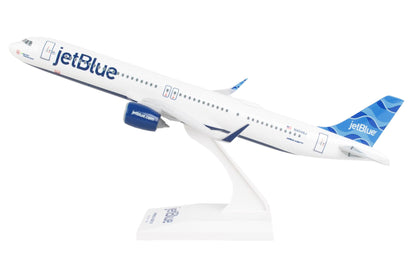 Airbus A321neo Commercial Aircraft "JetBlue" (N4048J) White with Blue Tail (Snap-Fit) 1/150 Plastic Model by Skymarks