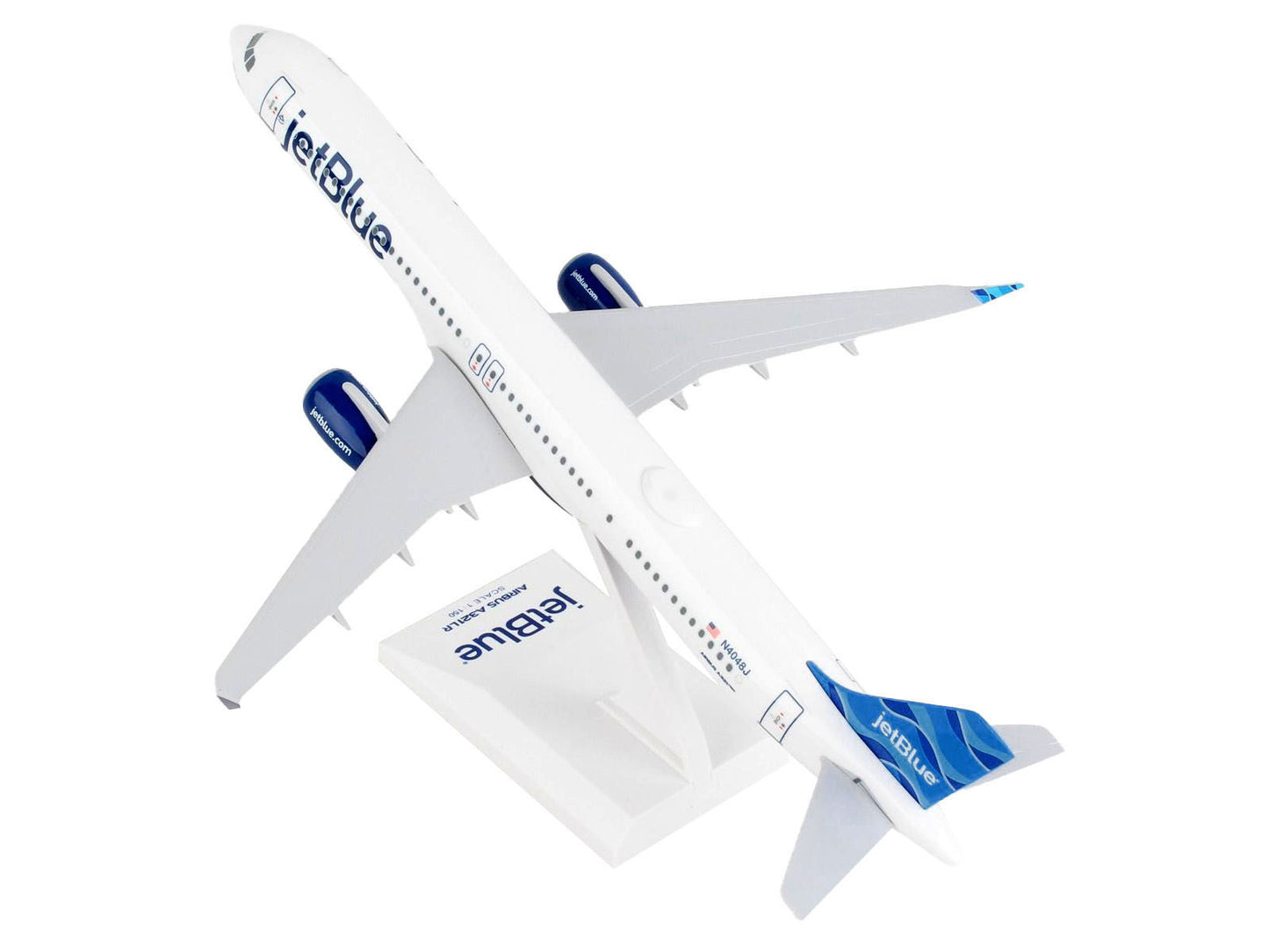 Airbus A321neo Commercial Aircraft "JetBlue" (N4048J) White with Blue Tail (Snap-Fit) 1/150 Plastic Model by Skymarks