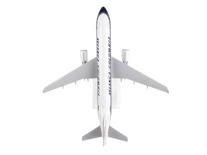 Airbus A320 Commercial Aircraft with Landing Gear "Avianca Colombia" (N284AV) White and Gray with Blue Stripes (Snap-Fit) 1/150 Plastic Model by Skymarks