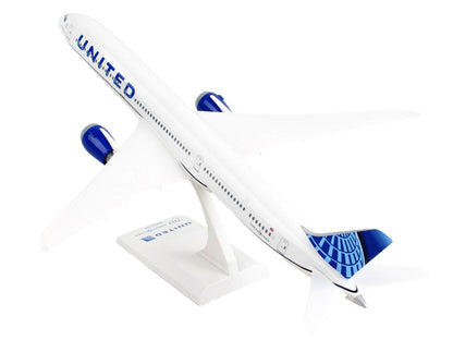 Boeing 787-10 Dreamliner Commercial Aircraft "United Airlines" (N12010) White with Blue Tail (Snap-Fit) 1/200 Plastic Model by Skymarks