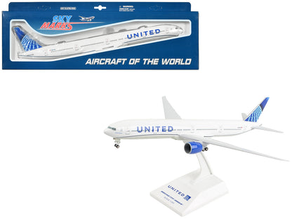 Boeing 777-300 Commercial Aircraft with Landing Gear "United Airlines" (N2749U) White with Blue Tail (Snap-Fit) 1/200 Plastic Model by Skymarks