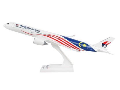 Airbus A350-900 Commercial Aircraft "Malaysia Airlines" (9M-MAC) White with Flag Graphics (Snap-Fit) 1/200 Plastic Model by Skymarks