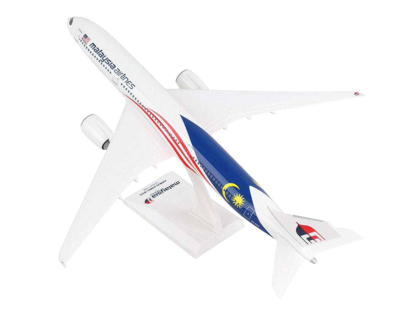 Airbus A350-900 Commercial Aircraft "Malaysia Airlines" (9M-MAC) White with Flag Graphics (Snap-Fit) 1/200 Plastic Model by Skymarks