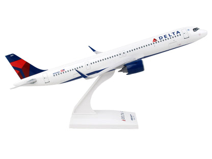 Airbus A321neo Commercial Aircraft "Delta Air Lines" (N501DA) White with Red and Blue Tail (Snap-Fit) 1/150 Plastic Model by Skymarks