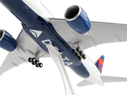 Boeing 777-200 Commercial Aircraft with Landing Gear "Delta Air Lines" (N709DN) White with Blue and Red Tail (Snap-Fit) 1/200 Plastic Model by Skymarks