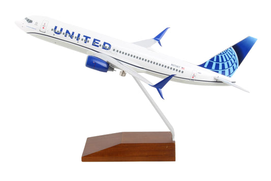 Boeing 737-800 Commercial Aircraft "United Airlines" (N37267) White with Blue Tail and Wood Stand (Snap-Fit) 1/130 Plastic Model by Skymarks