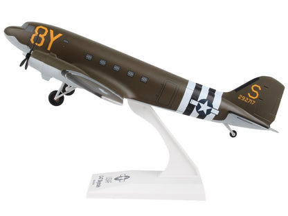 Douglas C-47 Skytrain Transport Aircraft "Stoy Hora United States Army Air Forces" (292717) Olive Drab (Snap-Fit) 1/80 Plastic Model by Skymarks