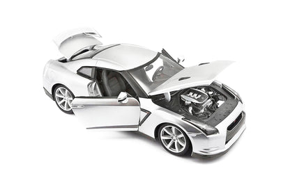 2009 Nissan GT-R R35 Silver 1/18 Diecast Model Car by Bburago