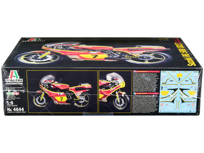 Skill 5 Model Kit Suzuki RG 500 XR27 Motorcycle #7 Barry Sheene "Heron Team" (1978) 1/9 Scale Model by Italeri