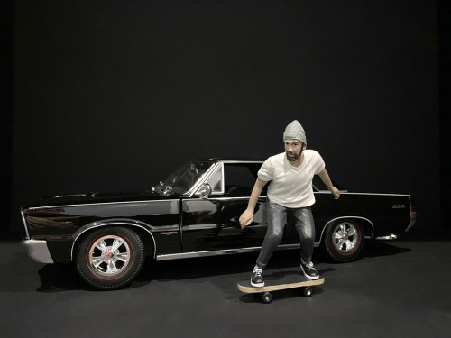 Skateboarders Figurines 4 piece Set for 1/24 Scale Models by American Diorama #3