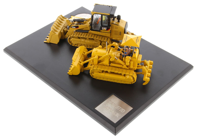 CAT Caterpillar 977D Traxcavator (Circa 1955-1960) and CAT Caterpillar 963K Track Loader (Current) with Operators "Evolution Series" 1/50 Diecast Models by Diecast Masters #3