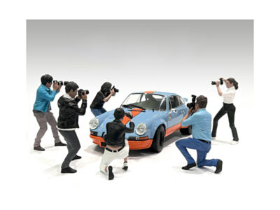 "Photographers" 6 piece Figure Set for 1/18 Scale Models by American Diorama