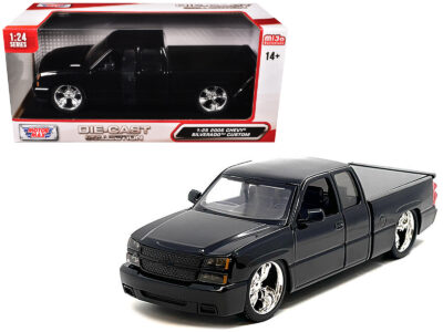 2006 Chevrolet Silverado Custom Pickup Truck Black "Die-Cast Collection" Series 1/25 Diecast Model Car by Motormax