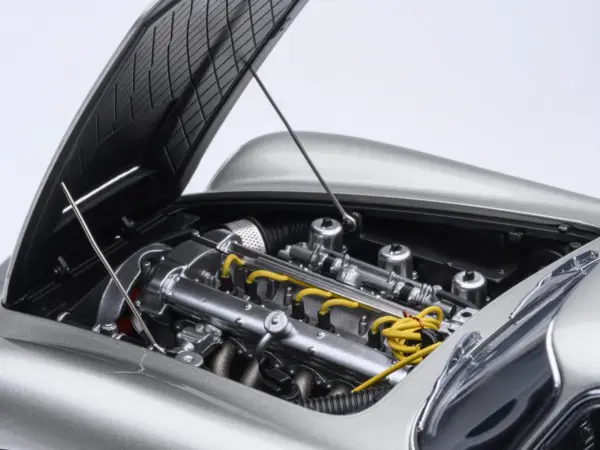 Aston Martin DB5 RHD (Right Hand Drive) Birch Silver 1/18 Model Car by Autoart #3