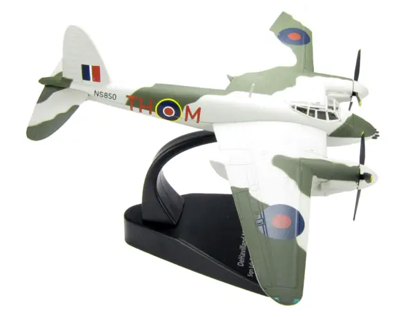 DeHavilland Mosquito FB MKVI Combat Aircraft "Sqd. Ldr. Robert Allen Kip and Flt. Lt. Peter Huletsky Holmsley South" (1944) Royal Air Force "Oxford Aviation" Series 1/72 Diecast Model Airplane by Oxford Diecast #3