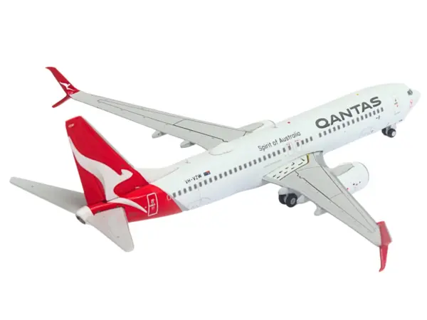 Boeing 737-800 Commercial Aircraft "Qantas Airways" (VH-VZW) White with Red Tail 1/400 Diecast Model Airplane by GeminiJets #3