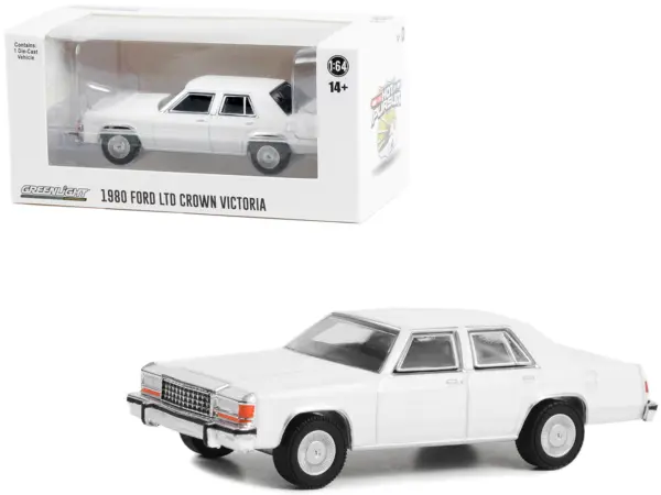 1980-1991 Ford LTD Crown Victoria Police White "Hot Pursuit" "Hobby Exclusive" Series 1/64 Diecast Model Car by Greenlight #1