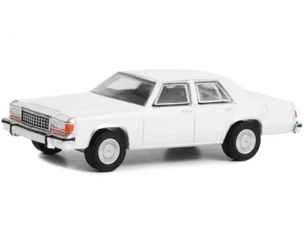 1980-1991 Ford LTD Crown Victoria Police White "Hot Pursuit" "Hobby Exclusive" Series 1/64 Diecast Model Car by Greenlight #3