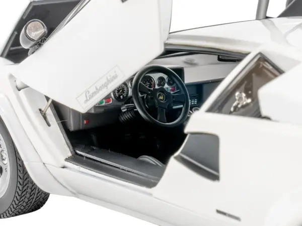Lamborghini Countach LP 400S White 1/18 Diecast Model Car by Kyosho #3