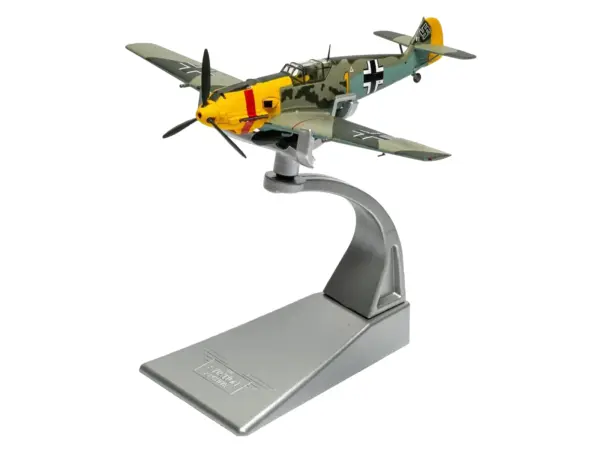 Messerschmitt Bf 109E-4/B Jabo Fighter-Bomber Aircraft "Oberleutnant Walter Rupp 3./JG53 RAF Manston Battle of Britain" (1940) German Luftwaffe "The Aviation Archive" Series 1/72 Diecast Model by Corgi #4