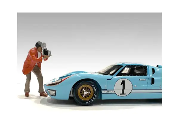 "Race Day 1" Figurine III for 1/18 Scale Models by American Diorama #1