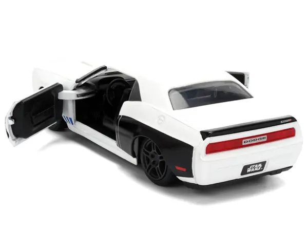 2012 Dodge Challenger SRT8 "Stormtrooper" Livery White with Graphics "Star Wars" Franchise "Hollywood Rides" Series 1/32 Diecast Model Car by Jada #4
