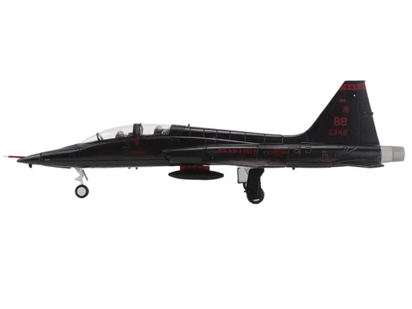 Northrop T-38A Talon Aircraft "65-10342 1st Reconnaissance Squadron 9th Reconnaissance Wing Beale Air Force Base" (2006) United States Air Force "Air Power Series" 1/72 Diecast Model by Hobby Master #2