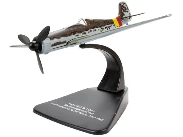 Focke-Wulf Ta 152 H-1 Fighter Plane Pilot: Oberfelwebel Josef Keil Geschwaderstab JG 301 Alteno April (1945) "Oxford Aviation" Series 1/72 Diecast Model Airplane by Oxford Diecast #3