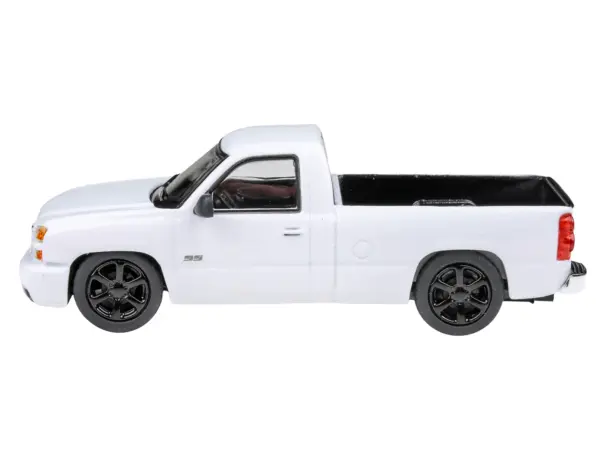 2006 Chevrolet Silverado 'Cateye' Pickup Truck Summit White 1/64 Diecast Model Car by Paragon Models #2