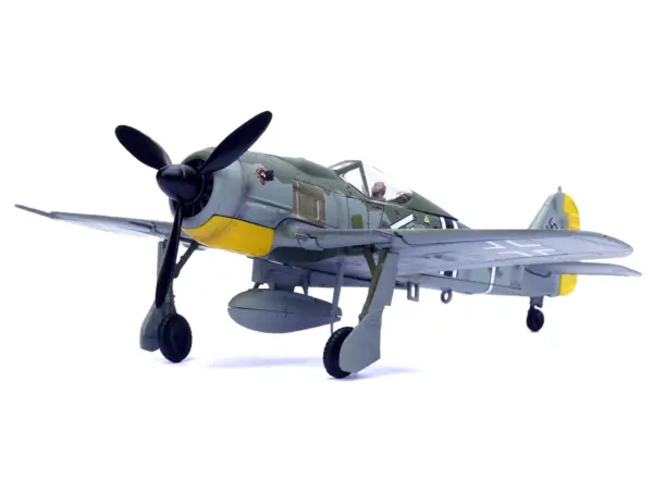 Focke-Wulf Fw 190A Aircraft "108-Victory Ace Hauptmann Hans 'Assi' Hahn Gruppenkommandeur III./JG 2 Richthofen France" (1942) German Luftwaffe 1/72 Diecast Model Airplane by Legion #3