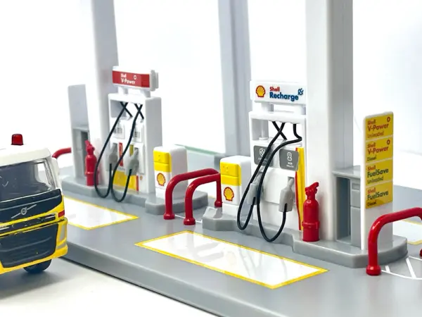 Shell Gas Station Playset with Volvo Oil Tanker and Volvo Tow Truck Diorama Set #4