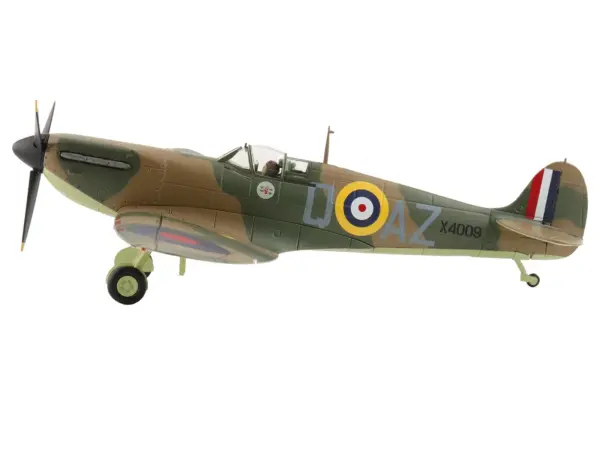 Supermarine Spitfire Mk.1a Fighter Aircraft "X4009 Flight Lieutenant P.C. Hughes" (1940) British Royal Air Force "Air Power Series" 1/48 Diecast Model by Hobby Master #2