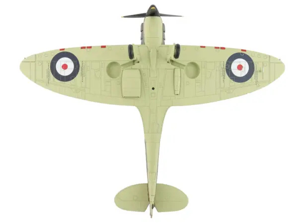 Supermarine Spitfire Mk.1a Fighter Aircraft "X4009 Flight Lieutenant P.C. Hughes" (1940) British Royal Air Force "Air Power Series" 1/48 Diecast Model by Hobby Master #4
