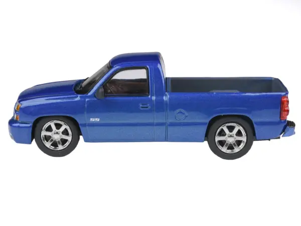 2006 Chevrolet Silverado 'Cateye' Pickup Truck Ming Blue Metallic 1/64 Diecast Model Car by Paragon Models #2