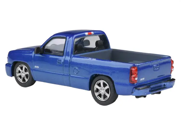 2006 Chevrolet Silverado 'Cateye' Pickup Truck Ming Blue Metallic 1/64 Diecast Model Car by Paragon Models #3