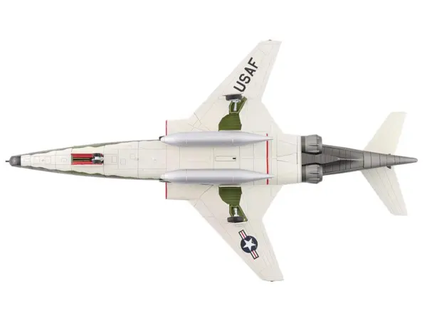 McDonnell RF-101A Voodoo Fighter Aircraft "54-1512 363rd Tactical Reconnaissance Wing Udorn Royal Thai Air Force Base" (1965) United States Air Force "Air Power Series" 1/72 Diecast Model by Hobby Master #5