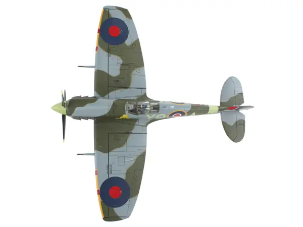 Supermarine Spitfire Mk Vb Fighter Aircraft "EN921 Flying Officer Jack Sheppard No. 401 Squadron" (1943) Royal Canadian Air Force "Air Power Series" 1/48 Diecast Model by Hobby Master #3