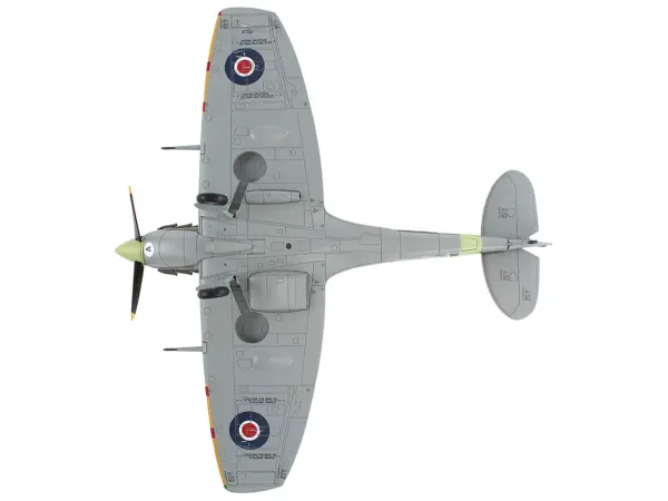 Supermarine Spitfire Mk Vb Fighter Aircraft "EN921 Flying Officer Jack Sheppard No. 401 Squadron" (1943) Royal Canadian Air Force "Air Power Series" 1/48 Diecast Model by Hobby Master #4